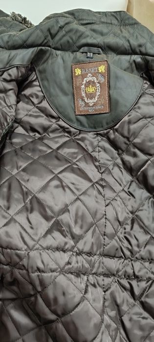 Parka de senhora tamanho 36. Usada mas em excelente estado. Com pouco
