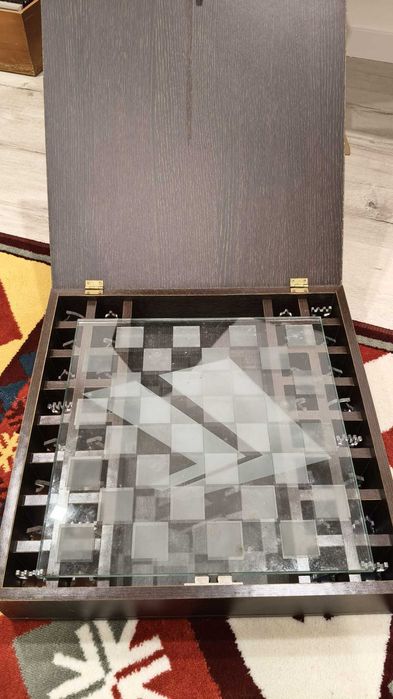 Jogo de xadrez em caixa de madeira