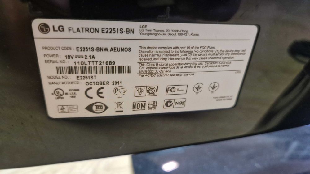 Monitores finos LG e Samsung