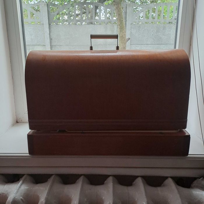 Швейна машинка,ручна.