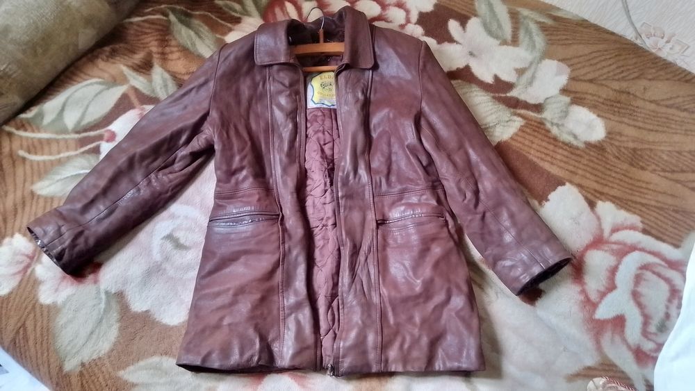 Кожана курточка.
