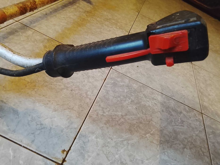 Máquina cortar erva