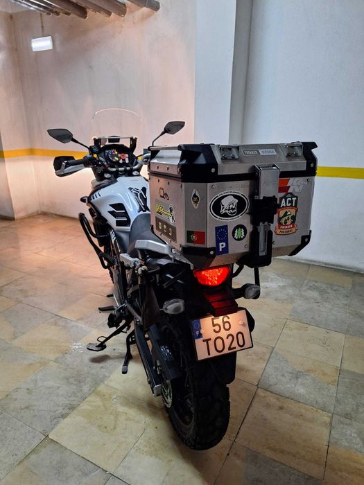 Suzuki VStrom 650XA com muitos extras