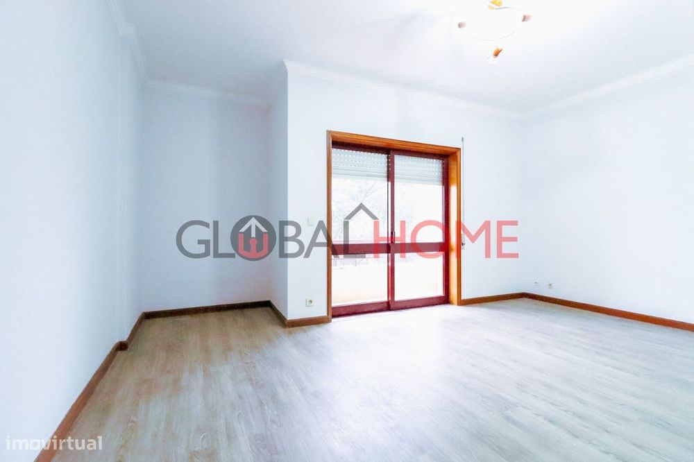 Apartamento T1 Renovado ao centro de Canelas
