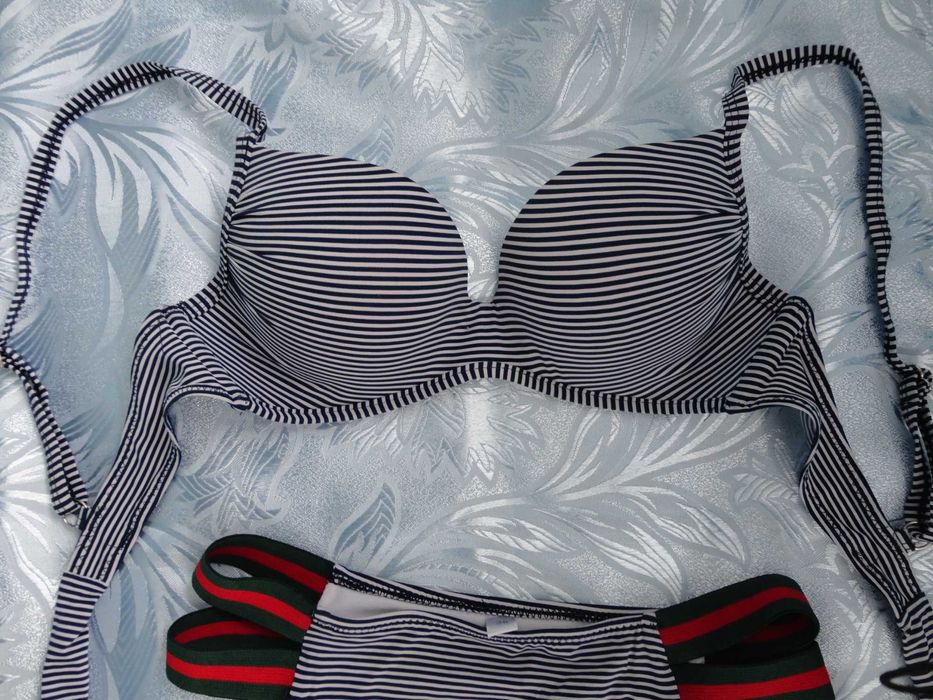 Стильний жіночий купальник роздільний 38 розмір.