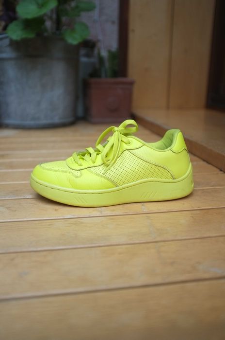 żółte neonowe sneakersy Skechers Neon Yellow Sneaker buty sportowe sznurowane monochromatyczne