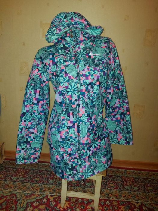 Продам плащик для девочки