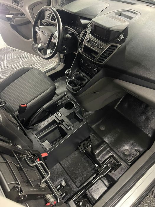 Ford Transit Connect | 2020 | 3 lugares | Ar condicionado