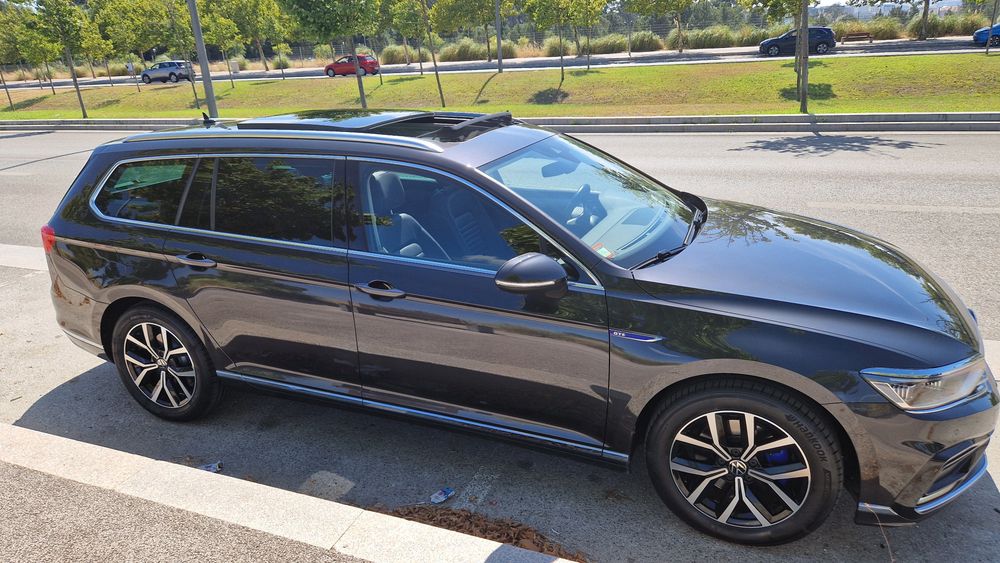 VW Passat Variant PHEV GTE 2021 com 56000km em excelente estado. IVA dedutível.