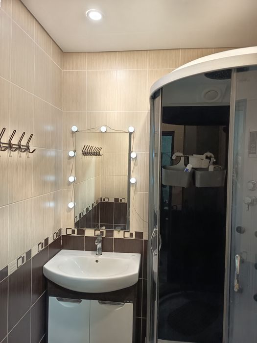 Продам 3 комнатную квартиру Чешка  в  центре Даманского. Улица Героев Мариуполя.(Адмирала Головка).
