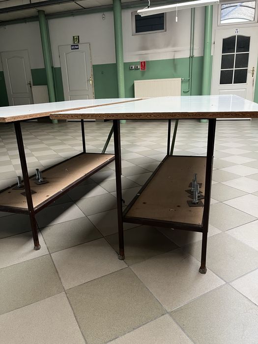 Stoły pomocnicze z dolna polka