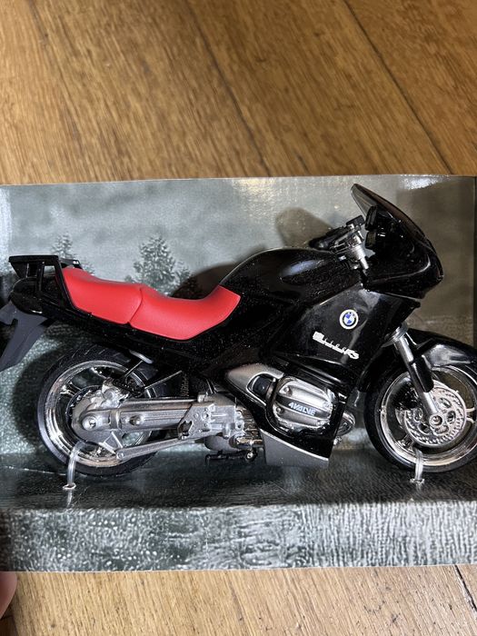 Mota BMW R1100RS Escala 1:12 - NewRay RoadRider