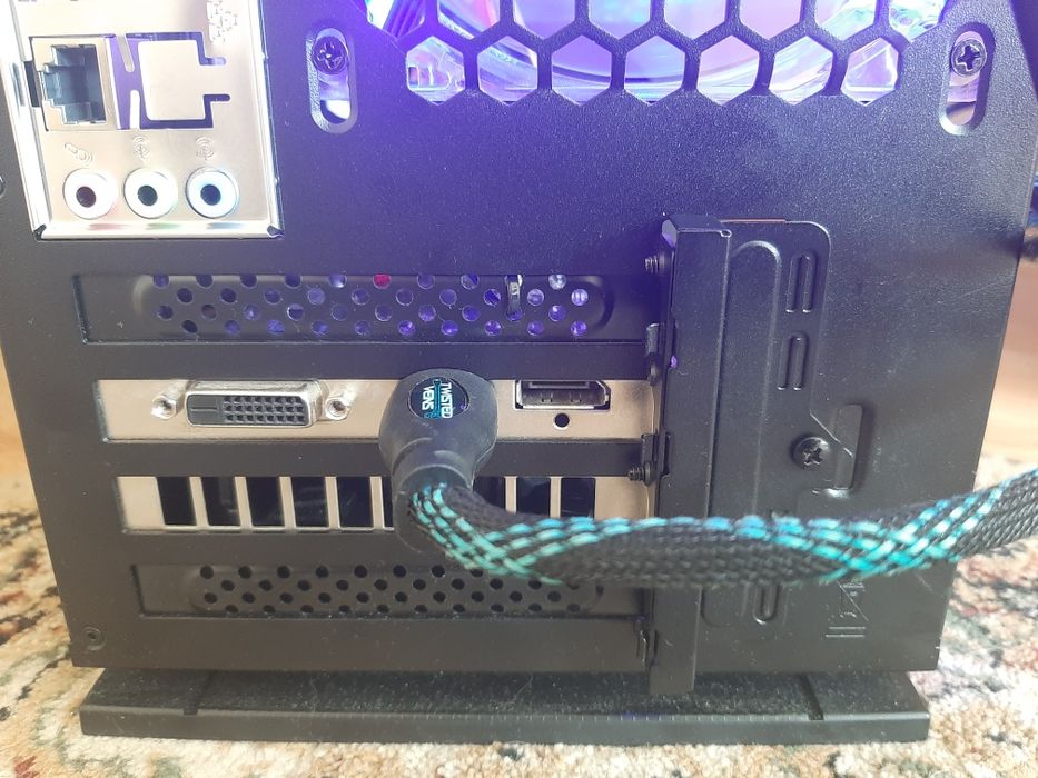 Komputer gemingowy Windows 11  256 SSD Nvidia GTX 1050i z monitorem