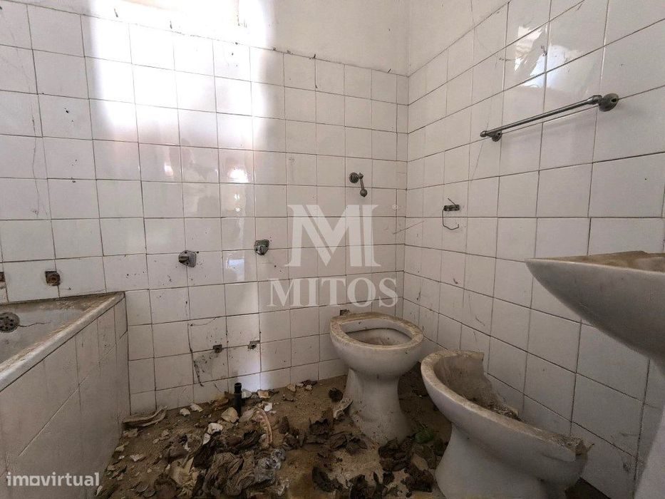 Moradia térrea para restaurar em zona privilegiada de Barroselas