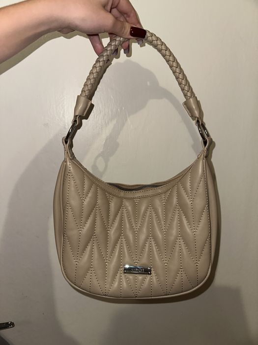 Сумка у трендовому бежевому кольорі