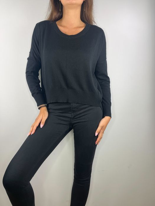 Czarny asymetryczny sweter crop top siateczka na plecach Top Secret M