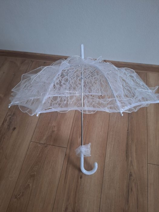Parasolka biala ozdobna