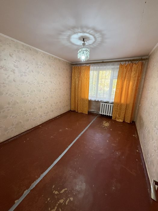 продається 2-х кімнатна квартира