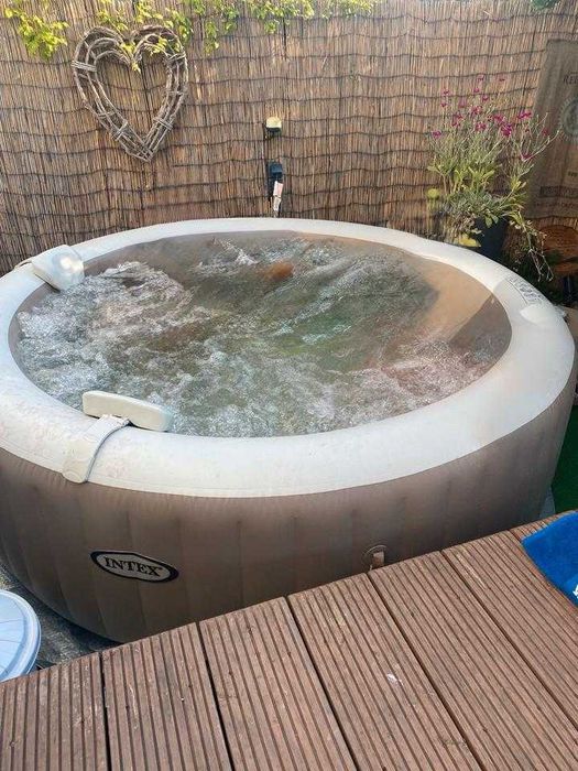 Dmuchane jacuzzi Intex Pure Spa + 2 siedzenia, odkurzacz, oświetlenie LED
