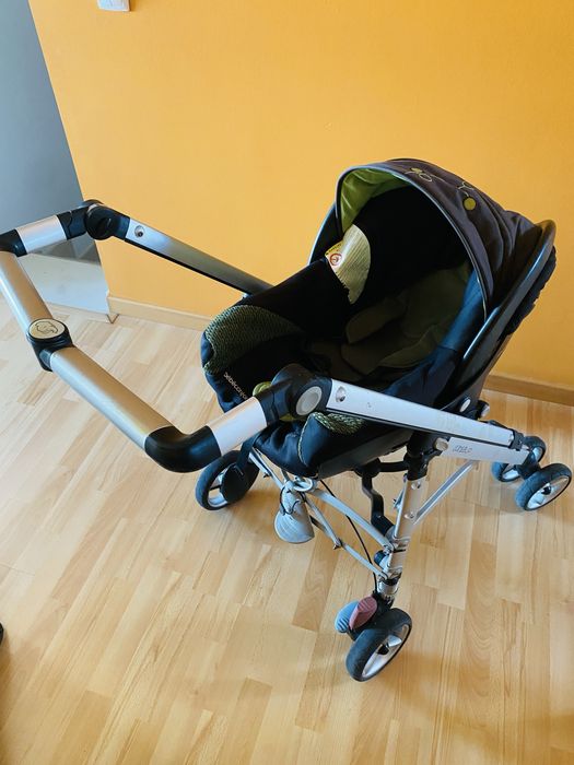 Carrinho bebé + ovo da marca Bébé Confort, modelo Loola. (Usado)