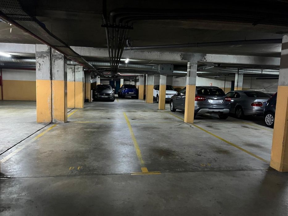 Aliga-se lugar de garagem