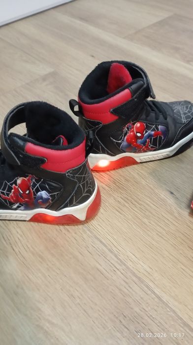 Sneakersy r. 27 świecące spiderman