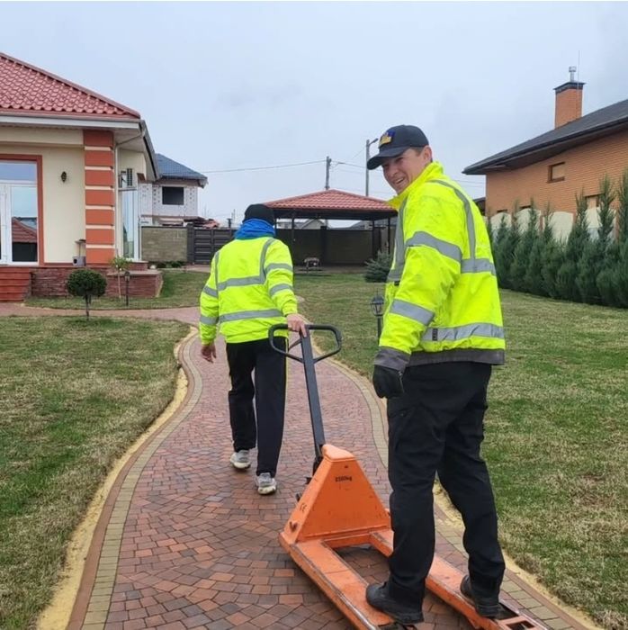СВОБОДНІ Укладка тротуарной плитки