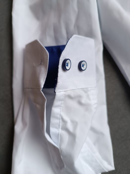 Біла сорочка на хлопчика.