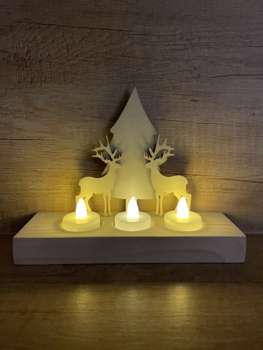 Drewniana dekoracja świąteczna LED – Renifery + Choinka