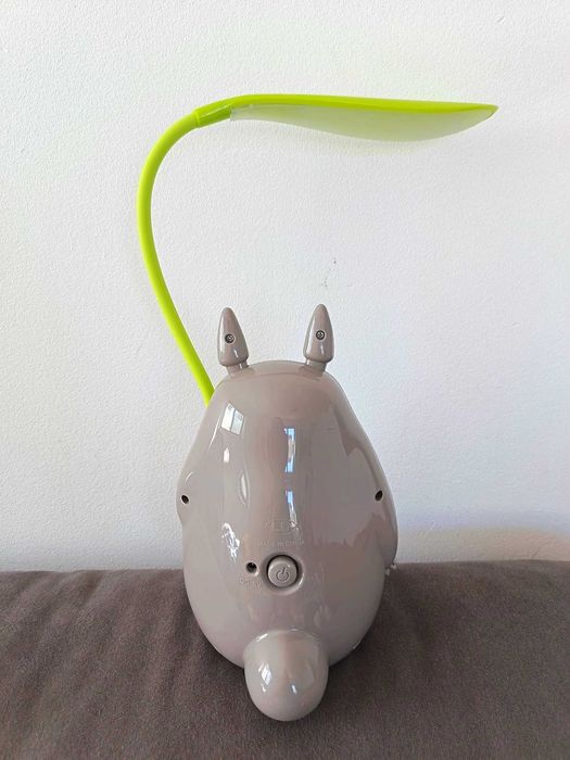 Lâmpada Totoro (Dois modos de iluminação.)