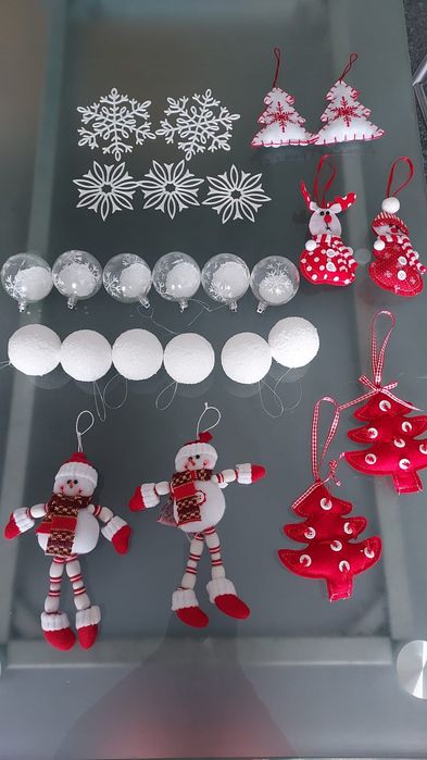 Árvore de Natal com enfeites 52,50€