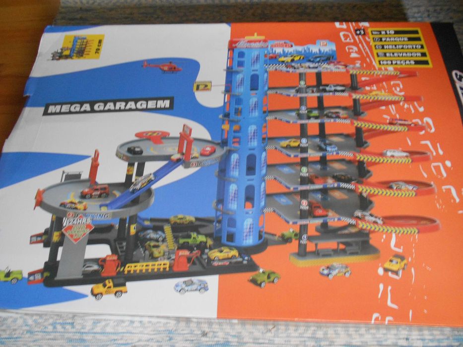 Mega garagem e mala de ferramentas