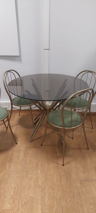 Conjunto mesa e 4 cadeiras COMO NOVO
