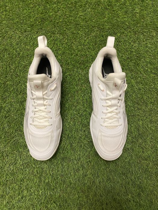 Волейбольні кросівки mizuno