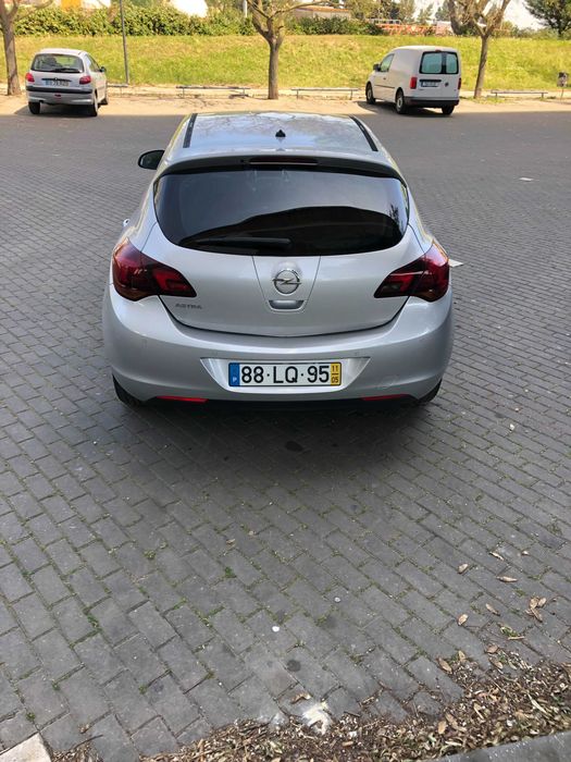 Opel Astra 1.4 Gasolina 100cv — fotografia 2