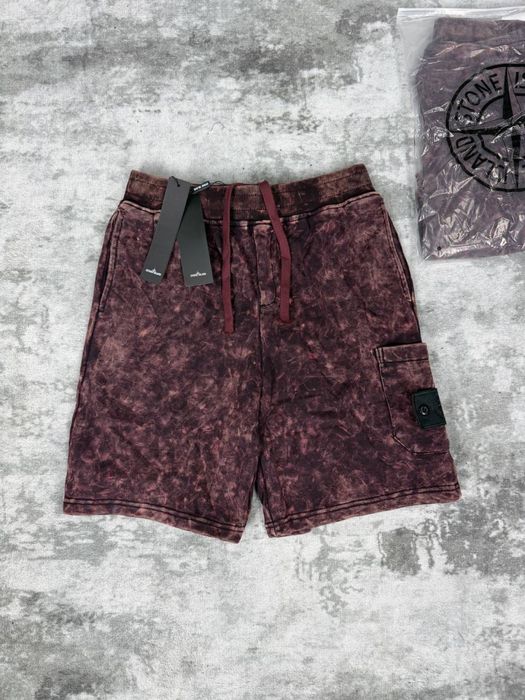 ПЕРШІ Шорти Stone Island Off-Dye