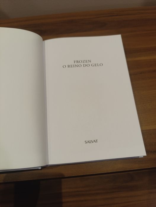 Livro história da Disney Frozen