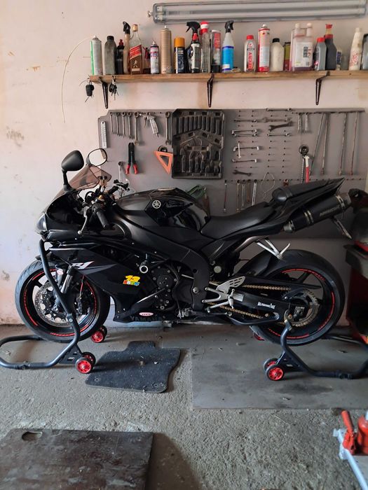 yamaha r1 rn19  dominator