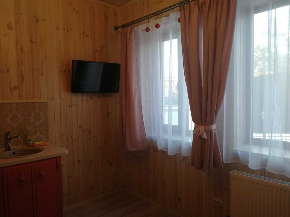 Частина будинку, ел/ен без вимкнень , своє закрите подвір"я