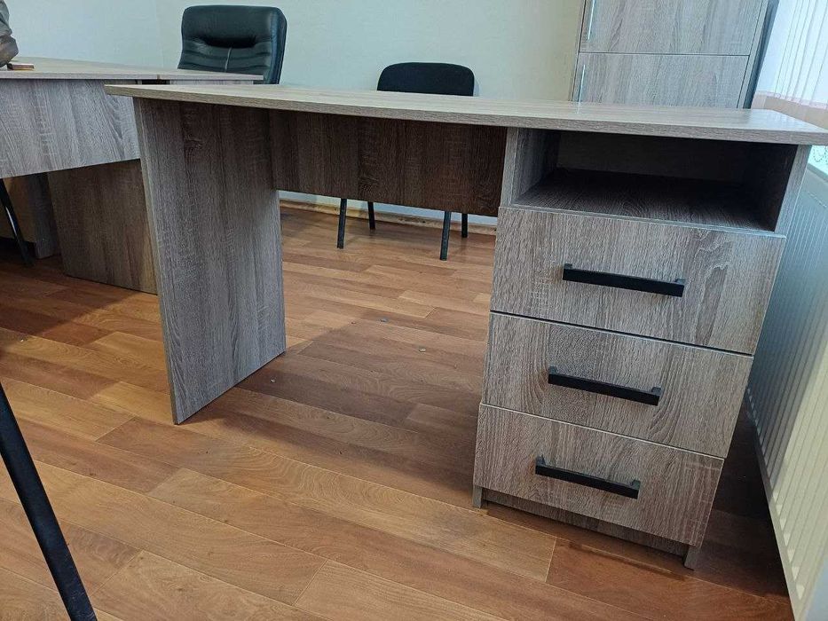 Продам стол  2шт.