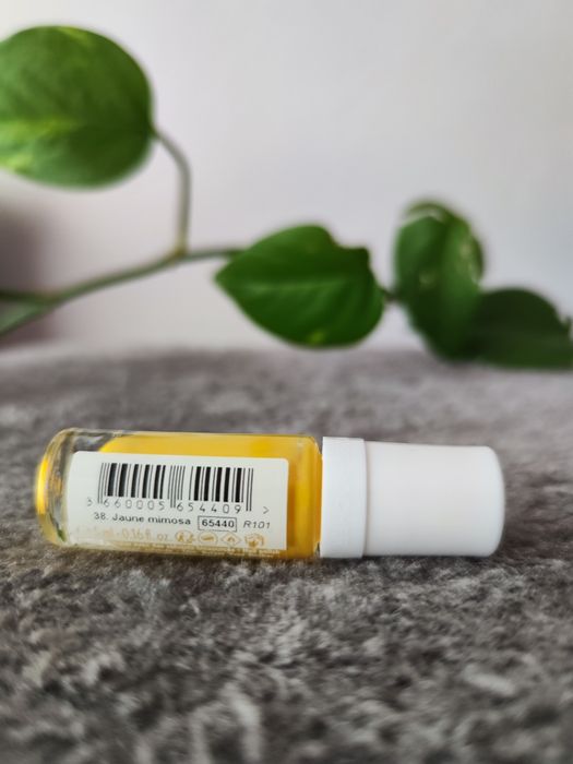 Verniz "Jaune Mimosa" da Yves Rocher