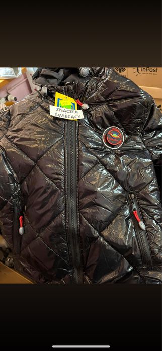 Kurtka zimowa r 128 ze świecącym znaczkiem