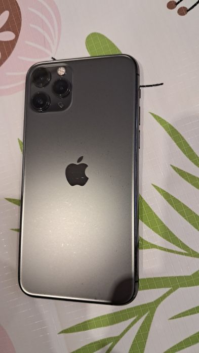 Продам айфон 11 про