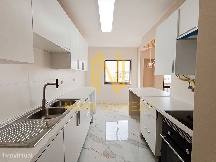 Apartamento T2 Totalmente Remodelado na Rinchoa – 91 m² | 6.º Andar
