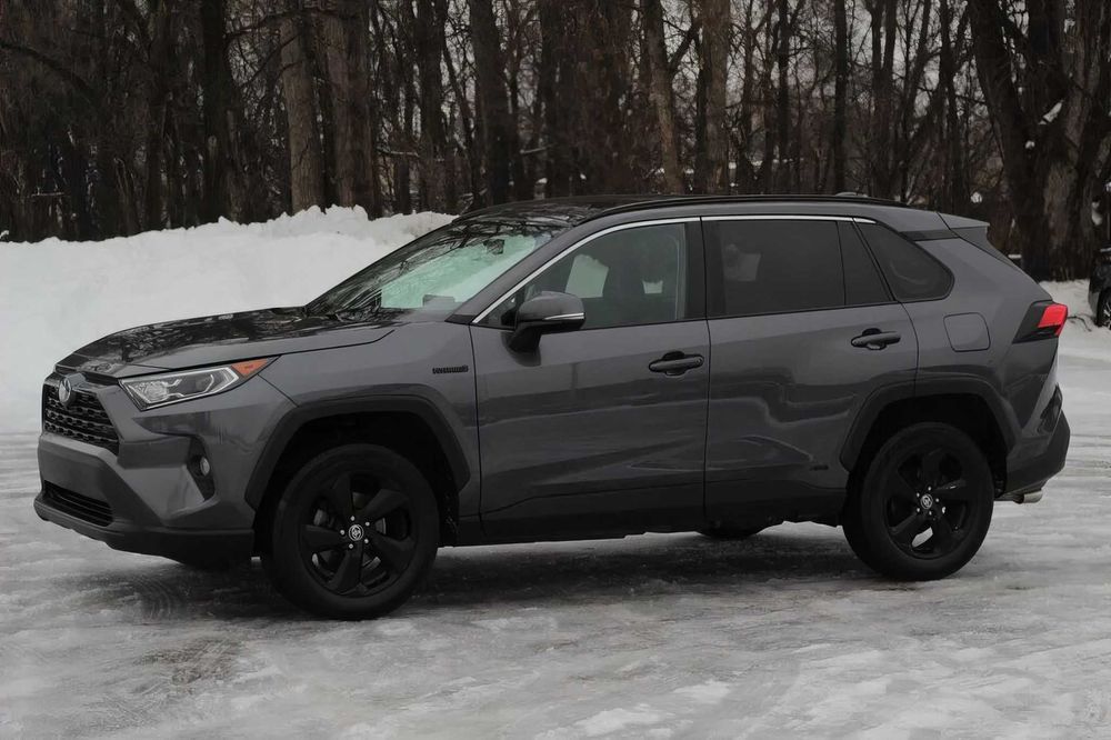 Toyota RAV4 XLE Premium      2021