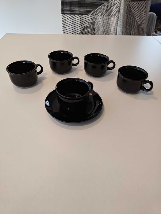 Czarne filiżanki ze spodkiem - prod. Mińsk Mazowiecki