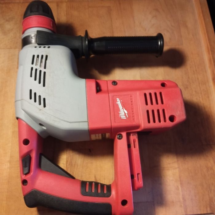 Młotowiertarka  Milwaukee  V18 HX