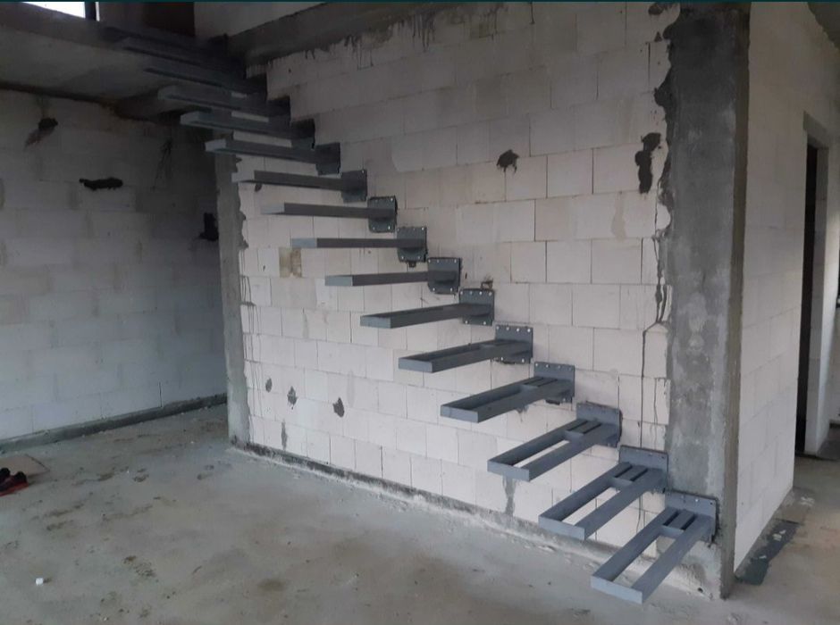 Schody półkowe, wspornikowe, wiszące, konstrukcja, nakładki