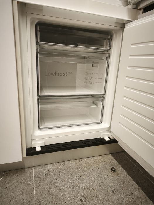 Frigorífico combinado Bosch kiv86nse0
