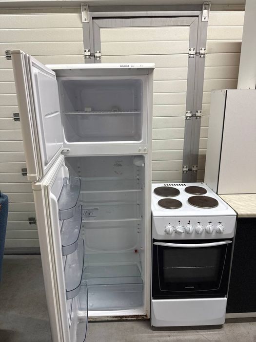 Кухня в комплекті холодильник да плита з духовкою